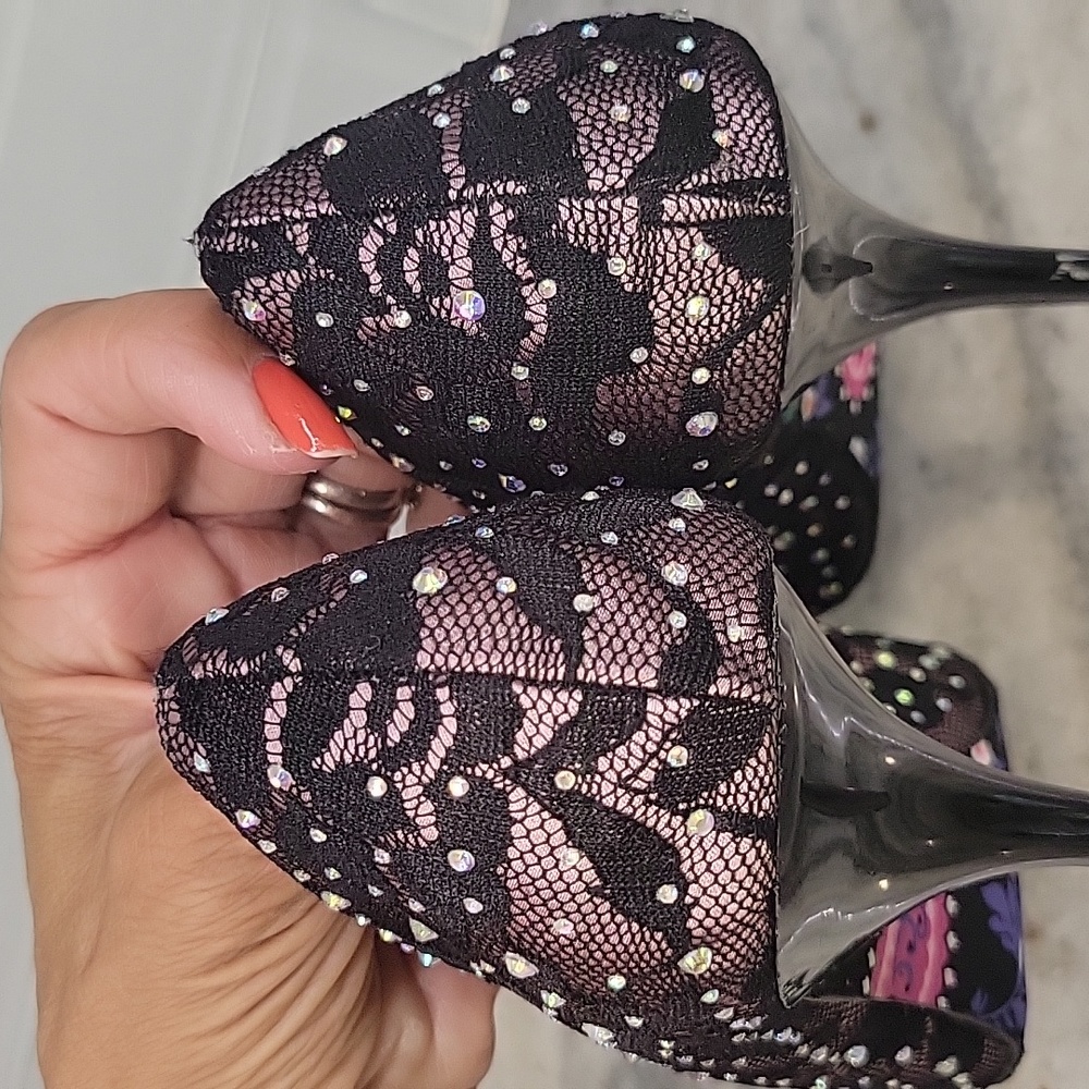 Betsy Johnson Betseyville Lace & Rhinestone Pointed Toe High Heels .7.5 - Picture 7 of 12